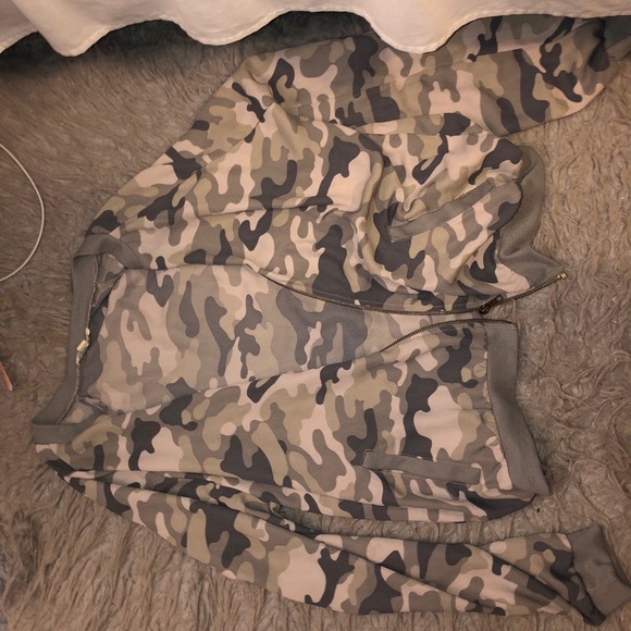 Camo thin jacket - Picture 1 of 2